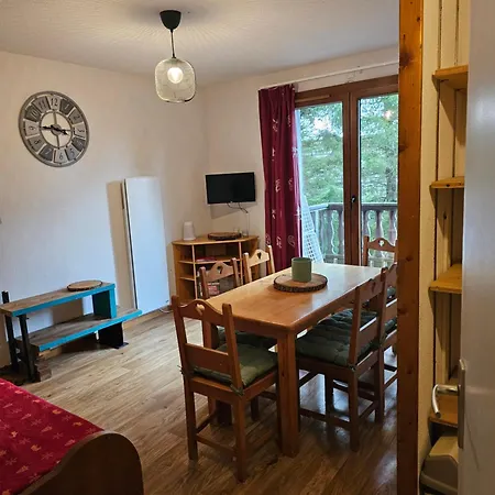 App 2 Superbesse 35m2 4 A 6 Personnes Proches Lacs Et Commerces Apartament Besse-et-Saint-Anastaise