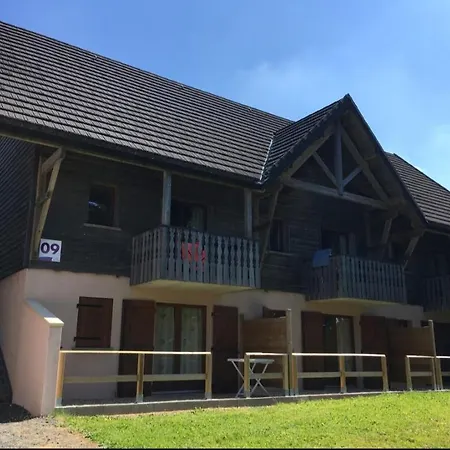 App 2 Superbesse 35m2 4 A 6 Personnes Proches Lacs Et Commerces Daire Besse-et-Saint-Anastaise